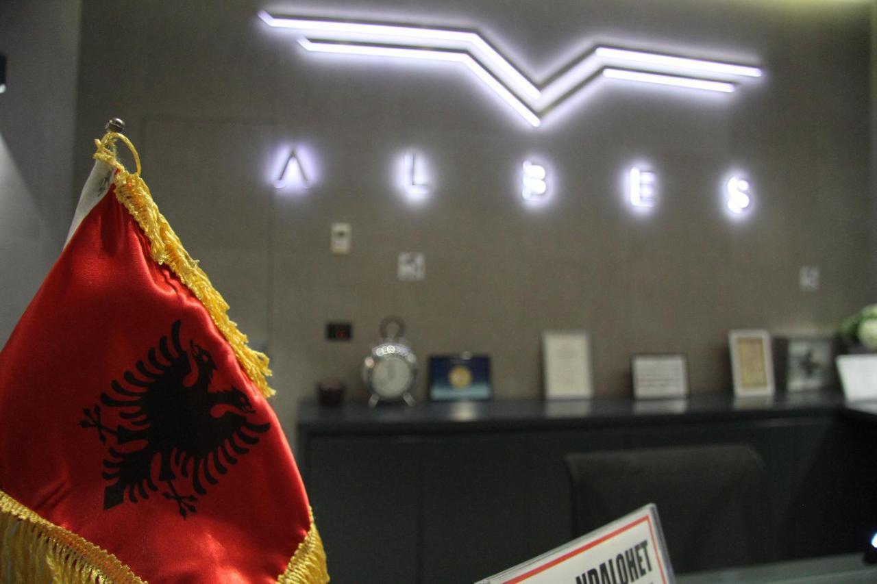 Albes Hotel Fier Bagian luar foto