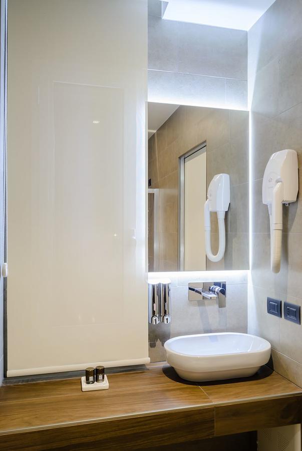 Albes Hotel Fier Bagian luar foto